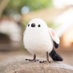 mochimochiと一緒に、羊毛フェルトでシマエナガを作ろう!